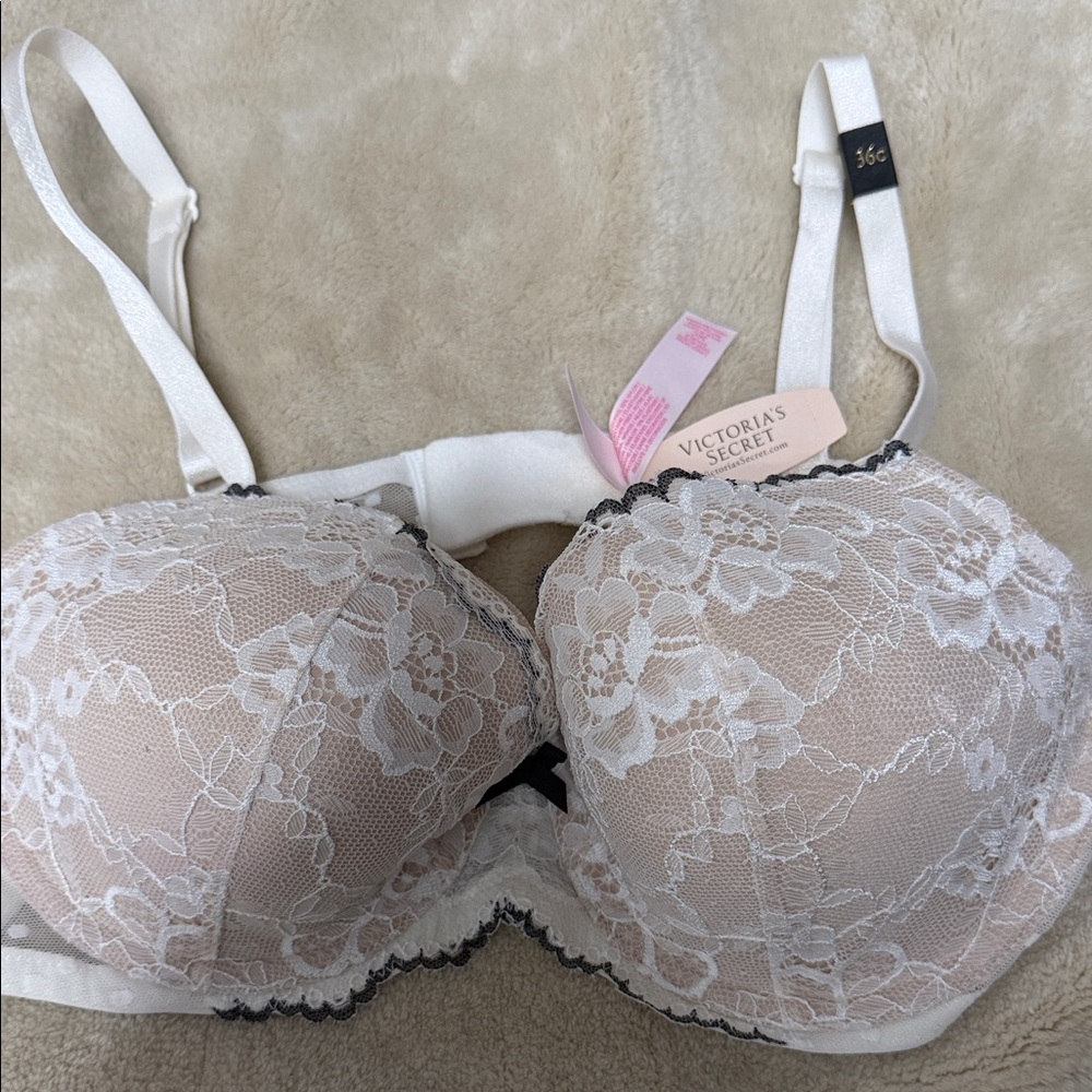 Victoria's Secret Cream and White Lace Bra